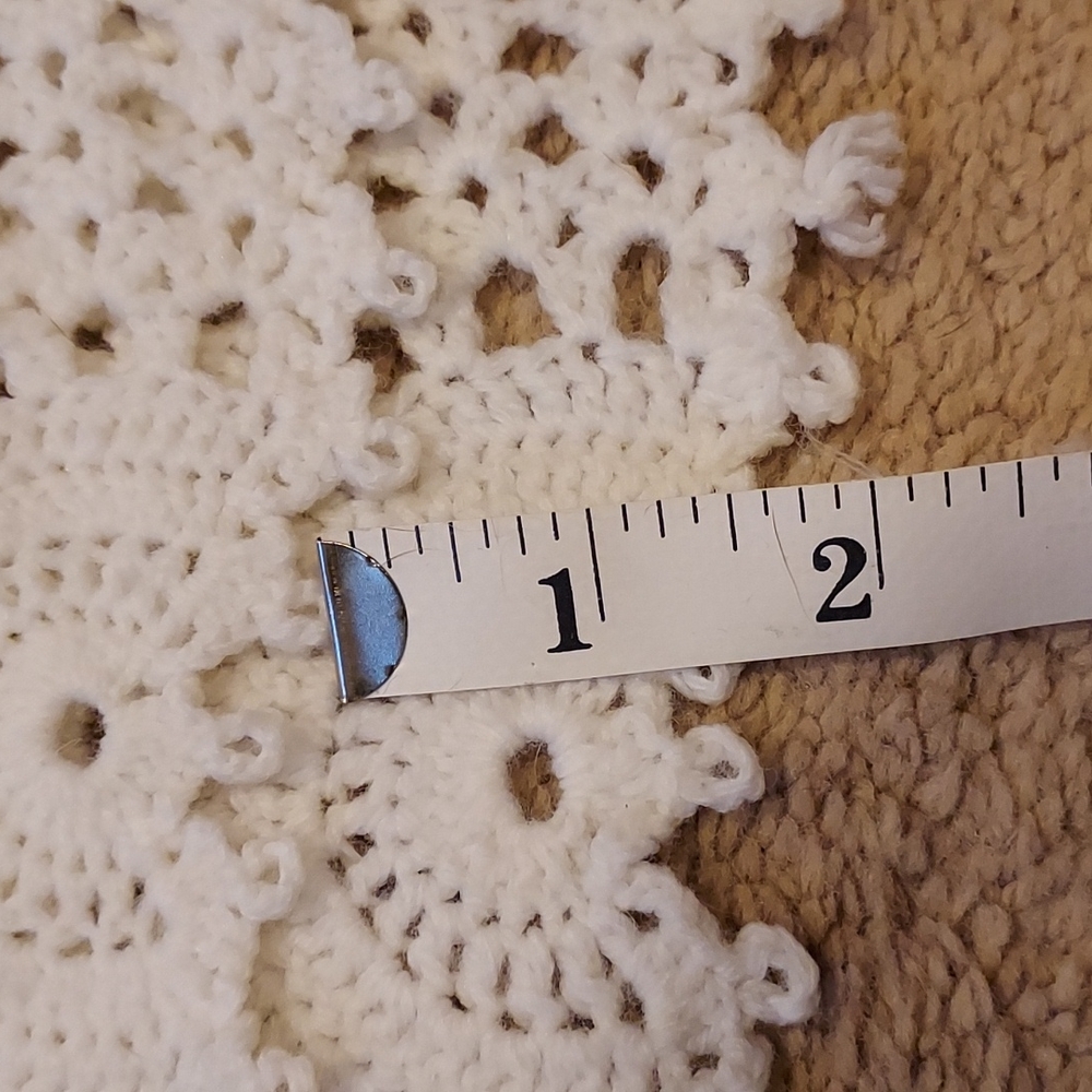 Vintage Set of Two Crochet White Dollies Pineapple Leaf Motif - Picture 7 of 8